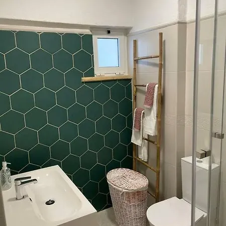 Lovely 1 Bed Flat In Porches - Algarve *